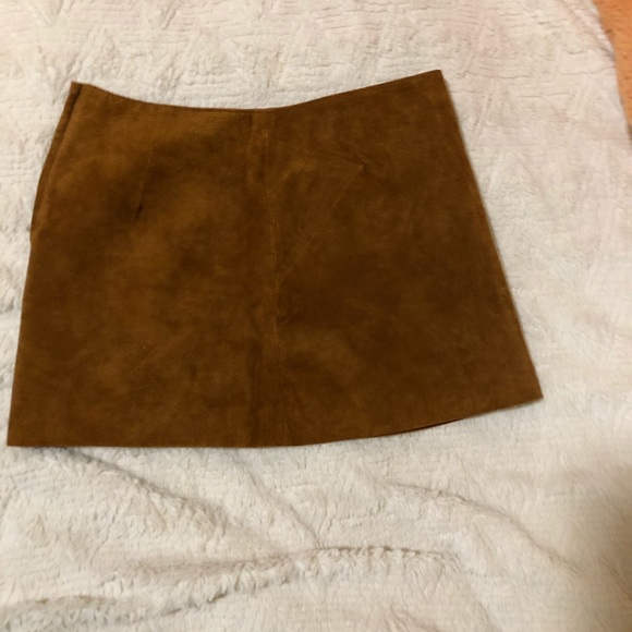 Suede mini skirt with side zipper - Picture 6 of 7